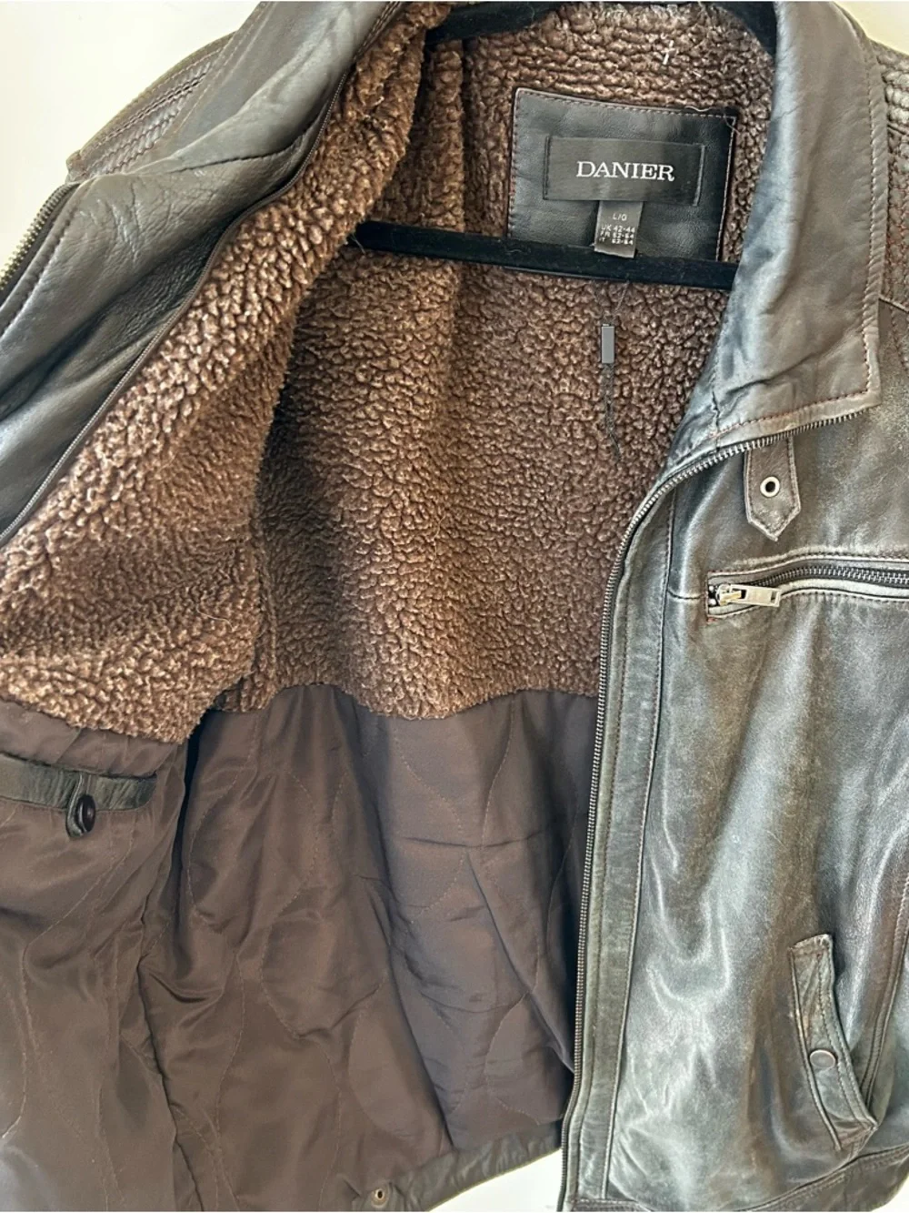 Danier Black Leather Moto Jacket Size Large Quilted Shoulder Full Zip Distressed - Picture 4 of 15